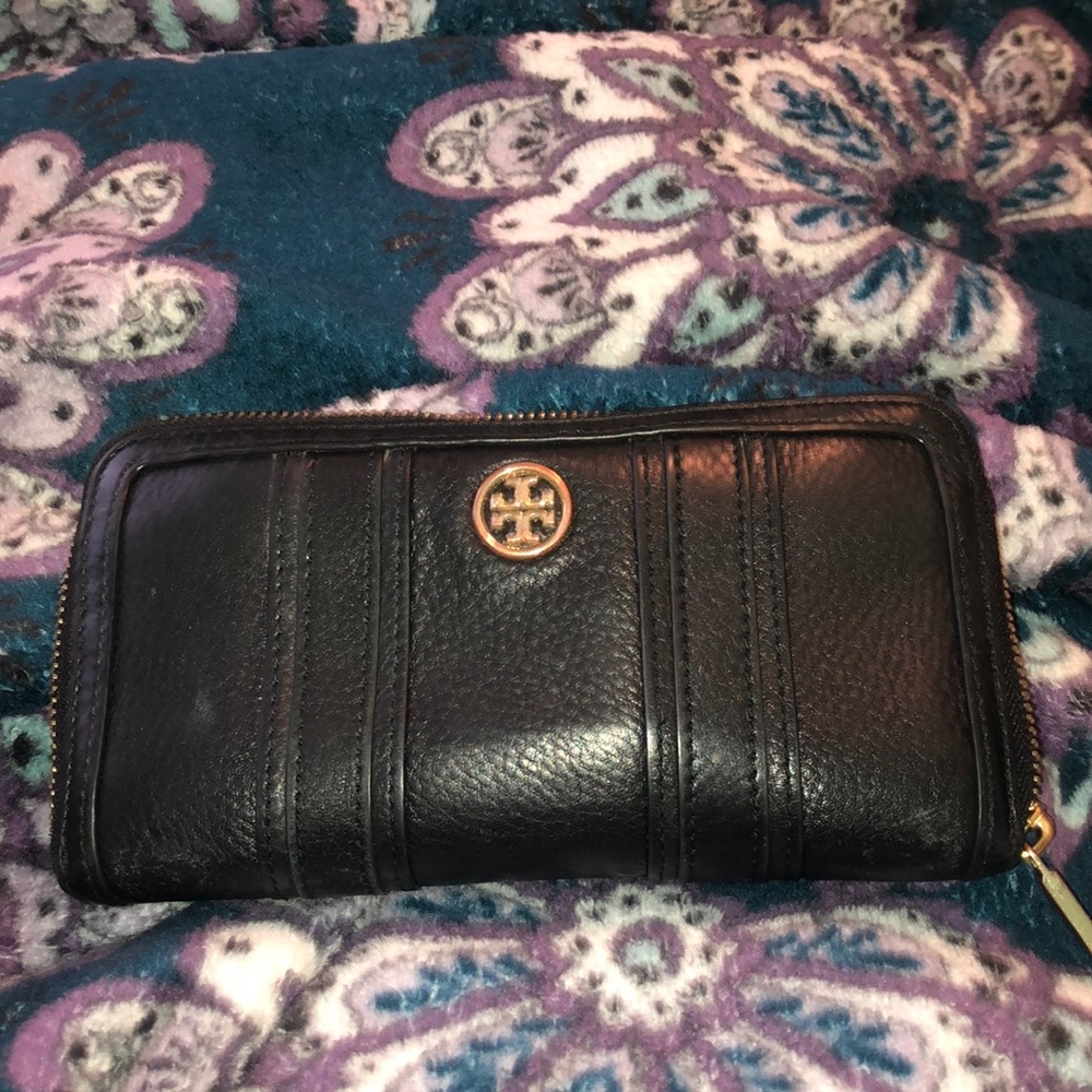 Tory Burch Wallet!!
